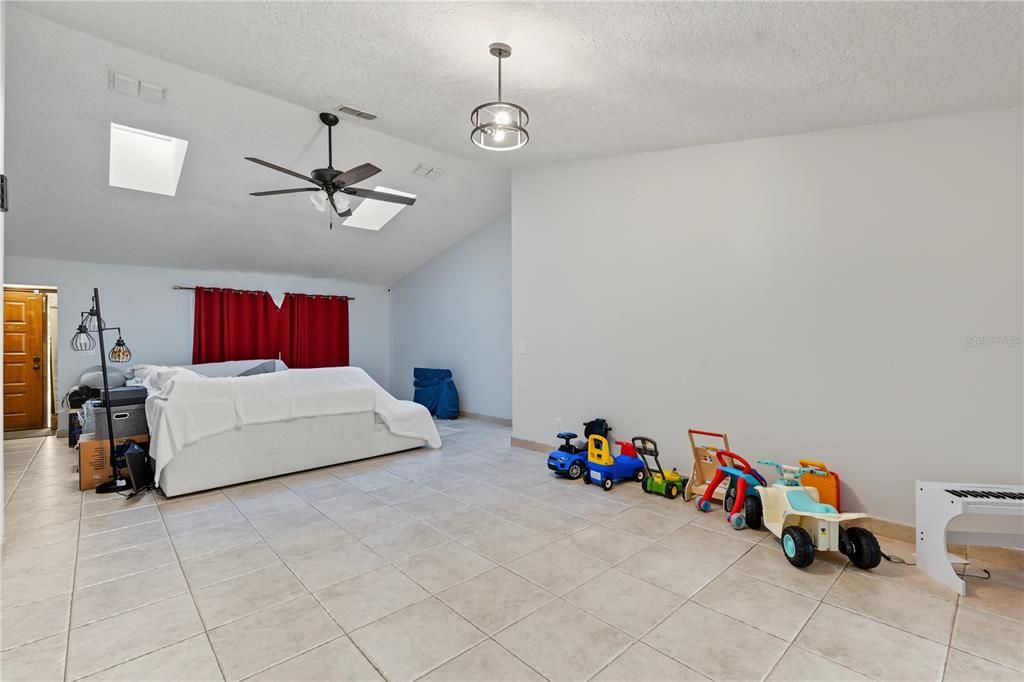 En Venta: $539,900 (3 camas, 2 baños, 2298 Pies cuadrados)