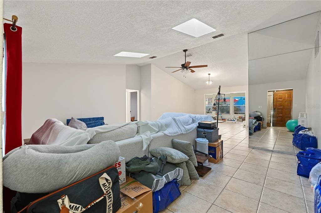 En Venta: $539,900 (3 camas, 2 baños, 2298 Pies cuadrados)