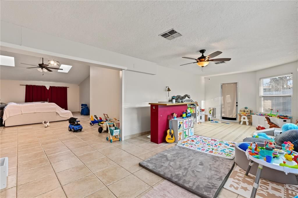 En Venta: $539,900 (3 camas, 2 baños, 2298 Pies cuadrados)