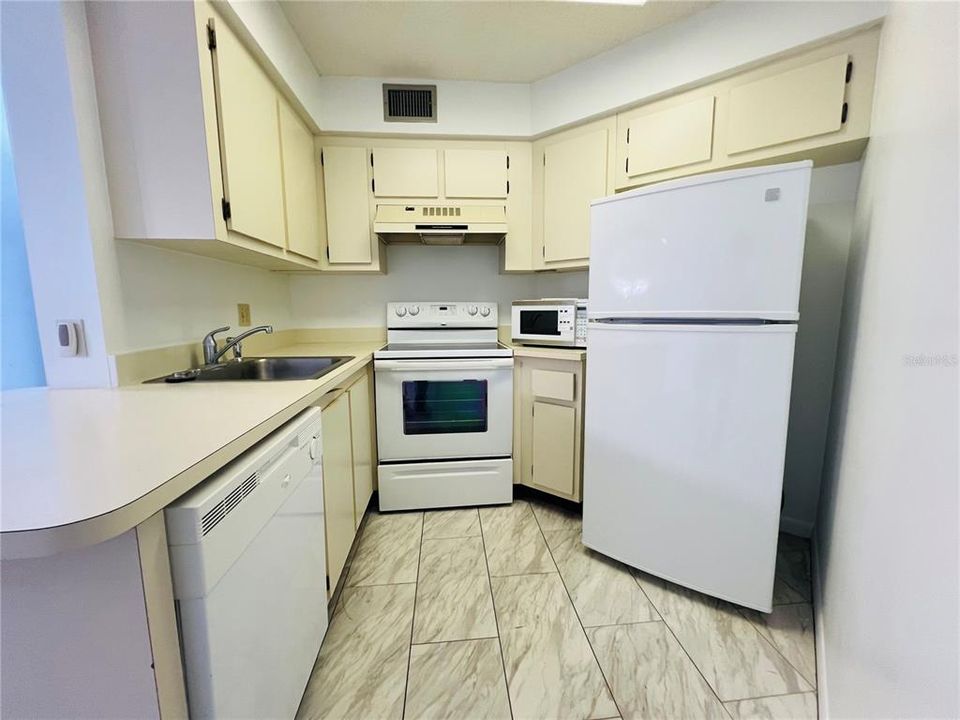 В аренду: $1,650 (2 спален, 2 ванн, 820 Квадратных фут)