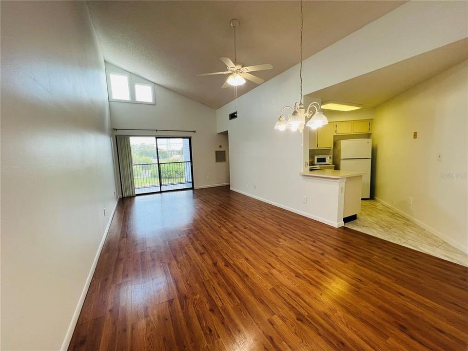 В аренду: $1,650 (2 спален, 2 ванн, 820 Квадратных фут)