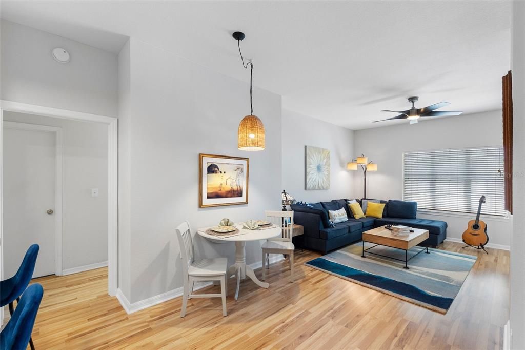 En Venta: $549,000 (2 camas, 2 baños, 1128 Pies cuadrados)