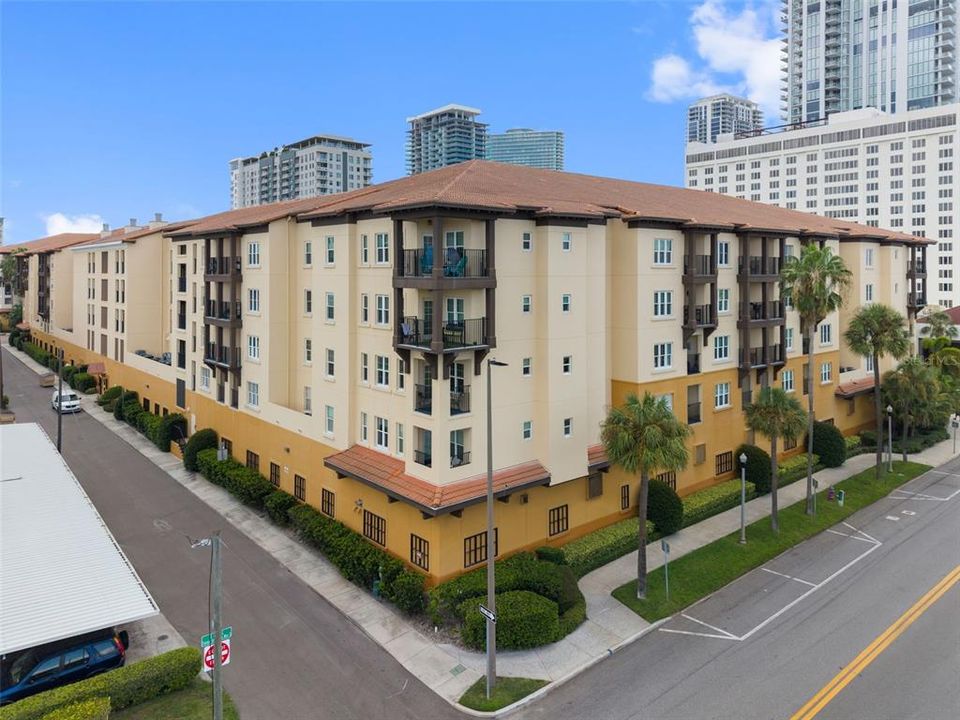 En Venta: $549,000 (2 camas, 2 baños, 1128 Pies cuadrados)