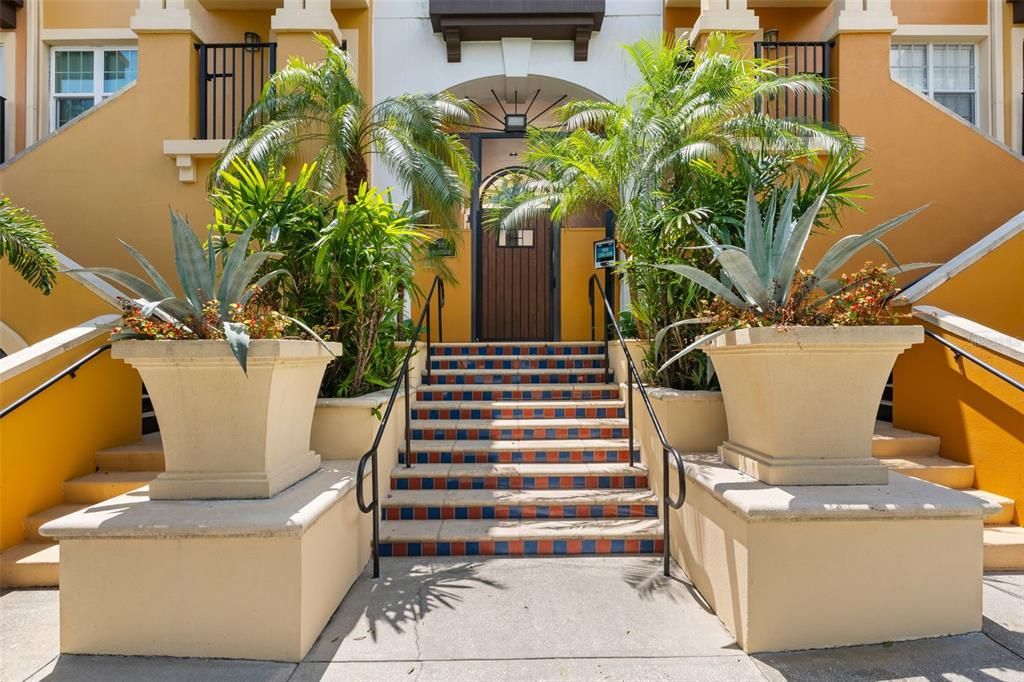 En Venta: $549,000 (2 camas, 2 baños, 1128 Pies cuadrados)