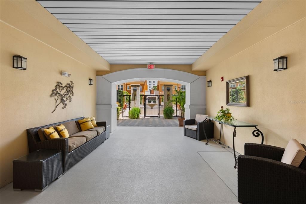 En Venta: $549,000 (2 camas, 2 baños, 1128 Pies cuadrados)