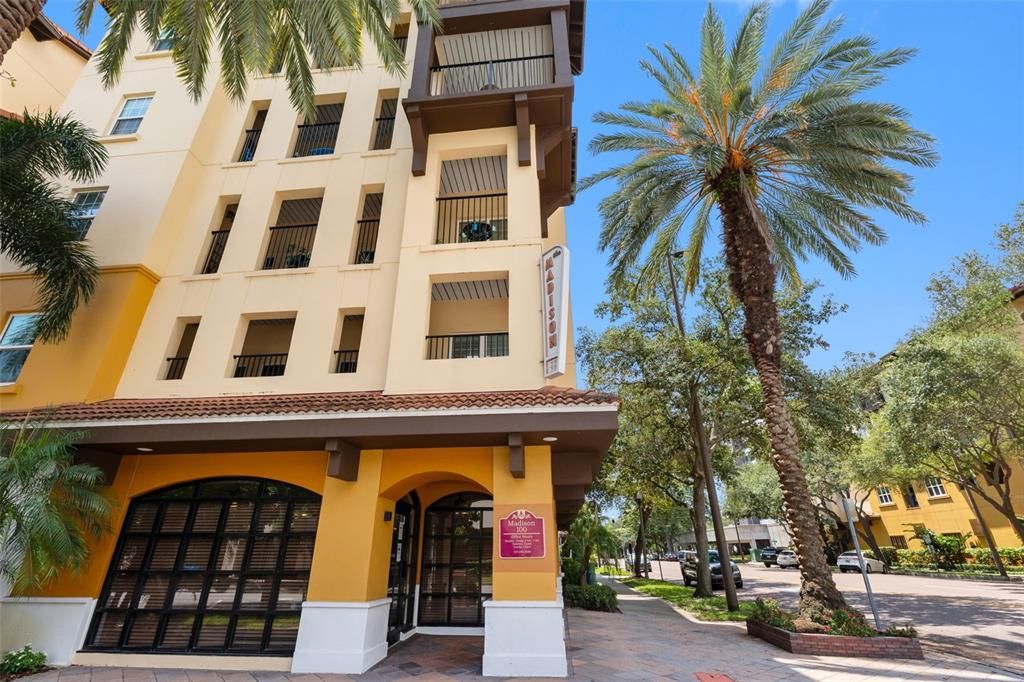 En Venta: $549,000 (2 camas, 2 baños, 1128 Pies cuadrados)