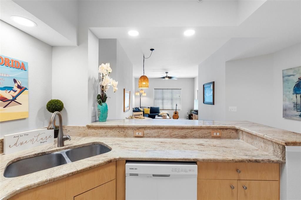 En Venta: $549,000 (2 camas, 2 baños, 1128 Pies cuadrados)
