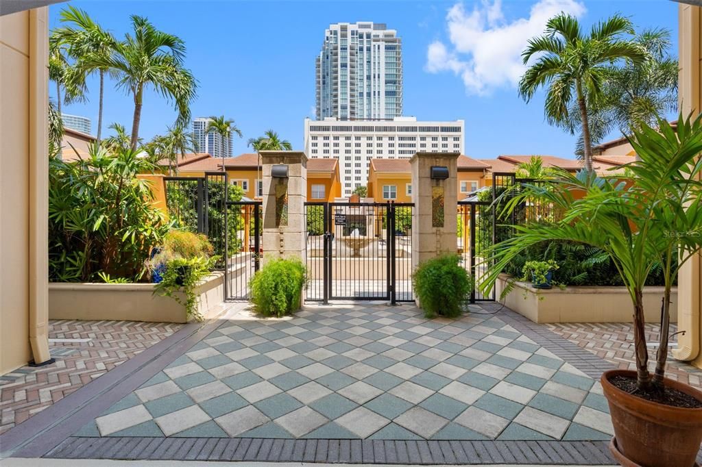 En Venta: $549,000 (2 camas, 2 baños, 1128 Pies cuadrados)