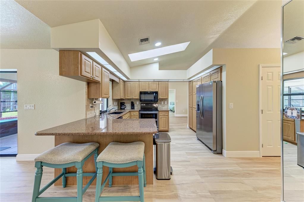 For Sale: $324,900 (2 beds, 2 baths, 1410 Square Feet)