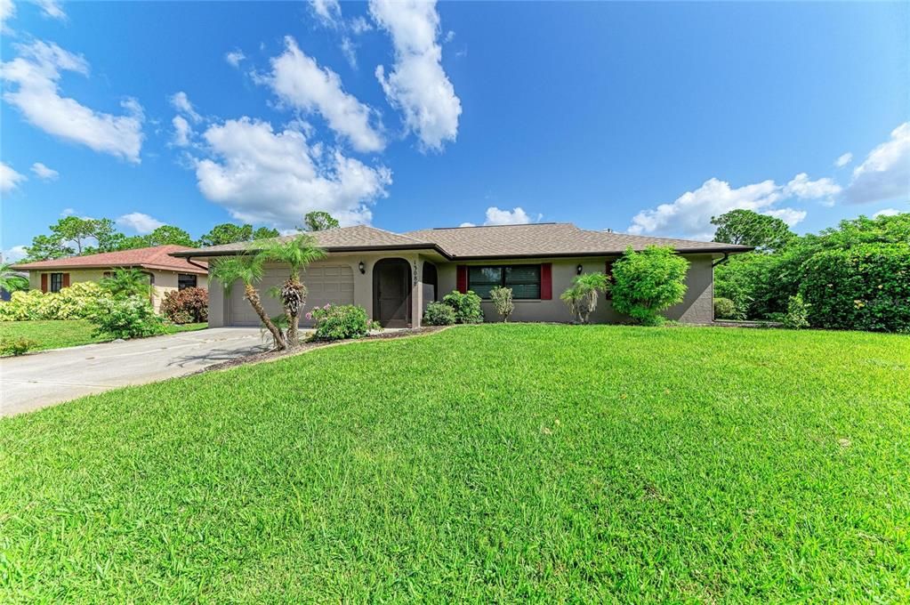 For Sale: $324,900 (2 beds, 2 baths, 1410 Square Feet)