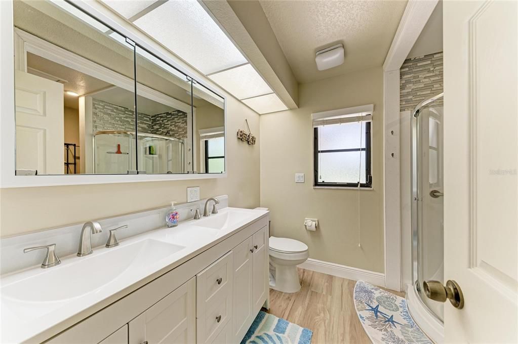 For Sale: $324,900 (2 beds, 2 baths, 1410 Square Feet)
