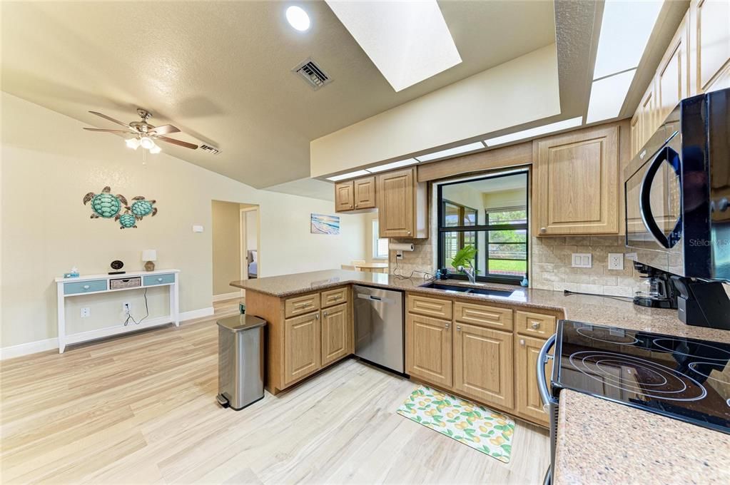 For Sale: $324,900 (2 beds, 2 baths, 1410 Square Feet)