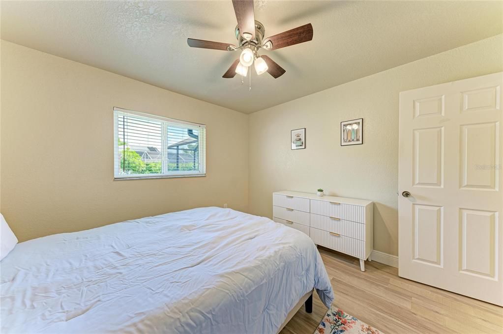 For Sale: $324,900 (2 beds, 2 baths, 1410 Square Feet)