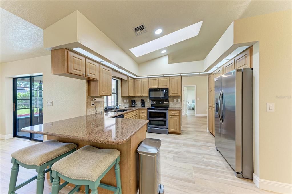 For Sale: $324,900 (2 beds, 2 baths, 1410 Square Feet)