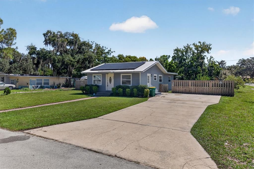 For Sale: $245,000 (3 beds, 2 baths, 1196 Square Feet)