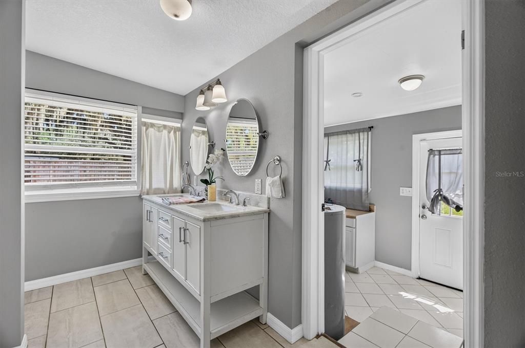 For Sale: $245,000 (3 beds, 2 baths, 1196 Square Feet)