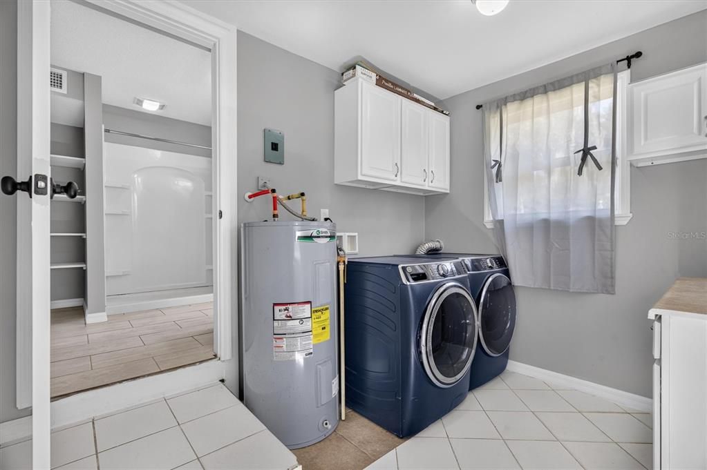For Sale: $245,000 (3 beds, 2 baths, 1196 Square Feet)