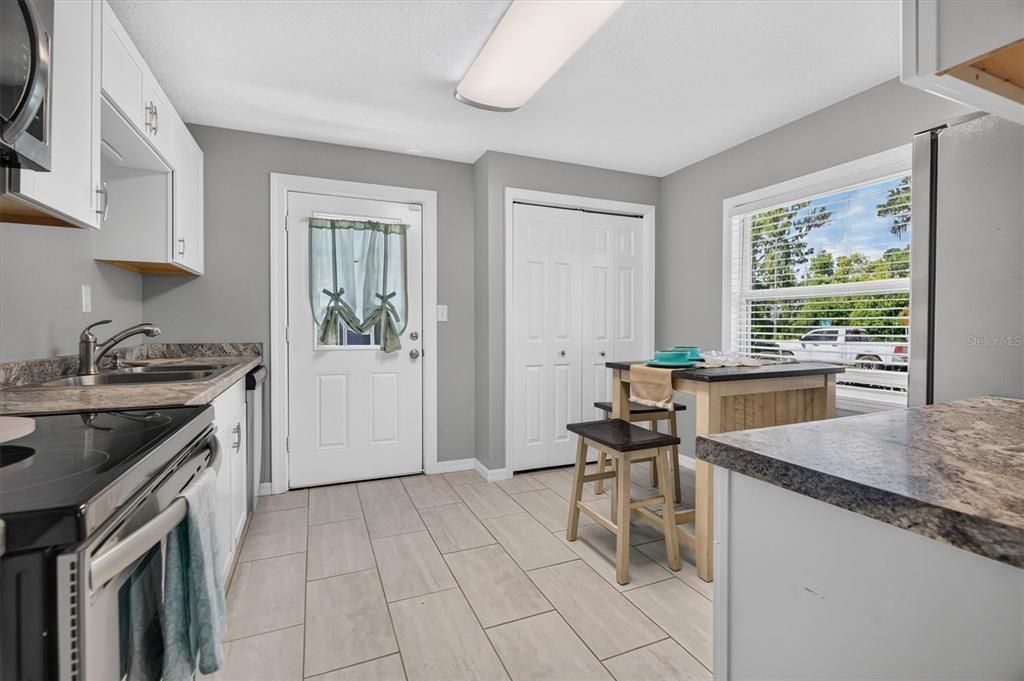 For Sale: $245,000 (3 beds, 2 baths, 1196 Square Feet)