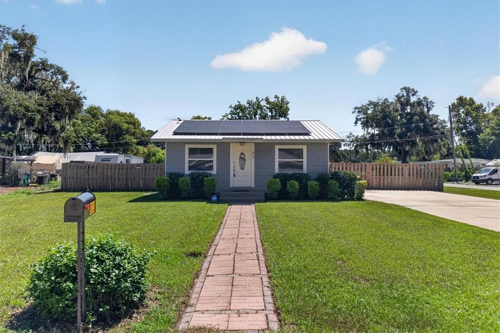 For Sale: $245,000 (3 beds, 2 baths, 1196 Square Feet)