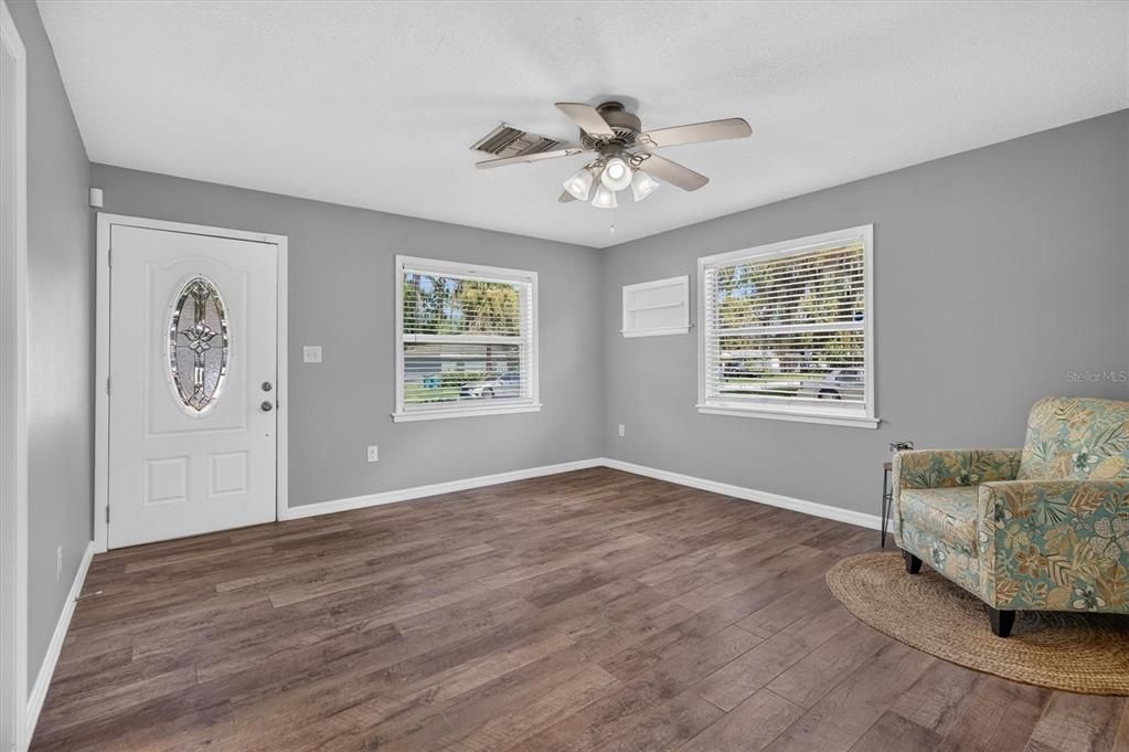 For Sale: $245,000 (3 beds, 2 baths, 1196 Square Feet)