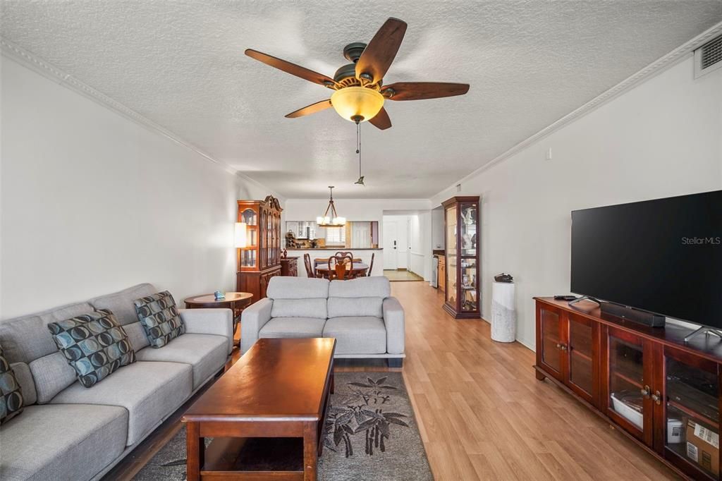 For Sale: $359,000 (3 beds, 2 baths, 1509 Square Feet)