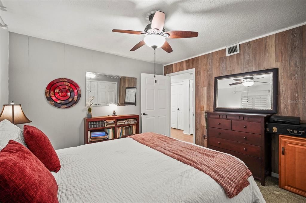 For Sale: $359,000 (3 beds, 2 baths, 1509 Square Feet)