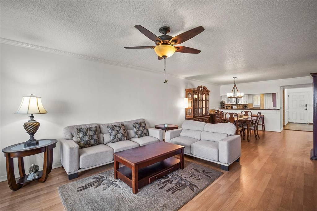 For Sale: $359,000 (3 beds, 2 baths, 1509 Square Feet)