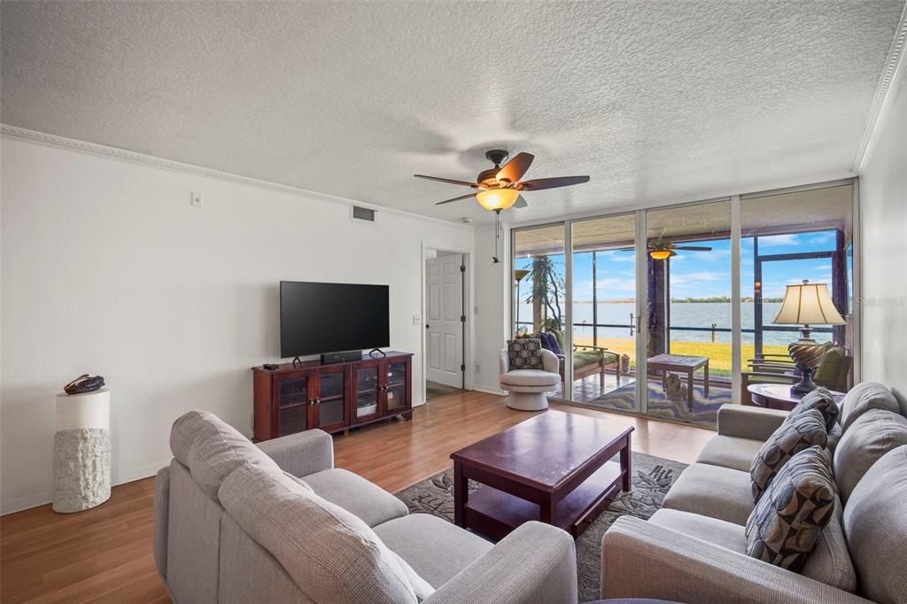 For Sale: $359,000 (3 beds, 2 baths, 1509 Square Feet)
