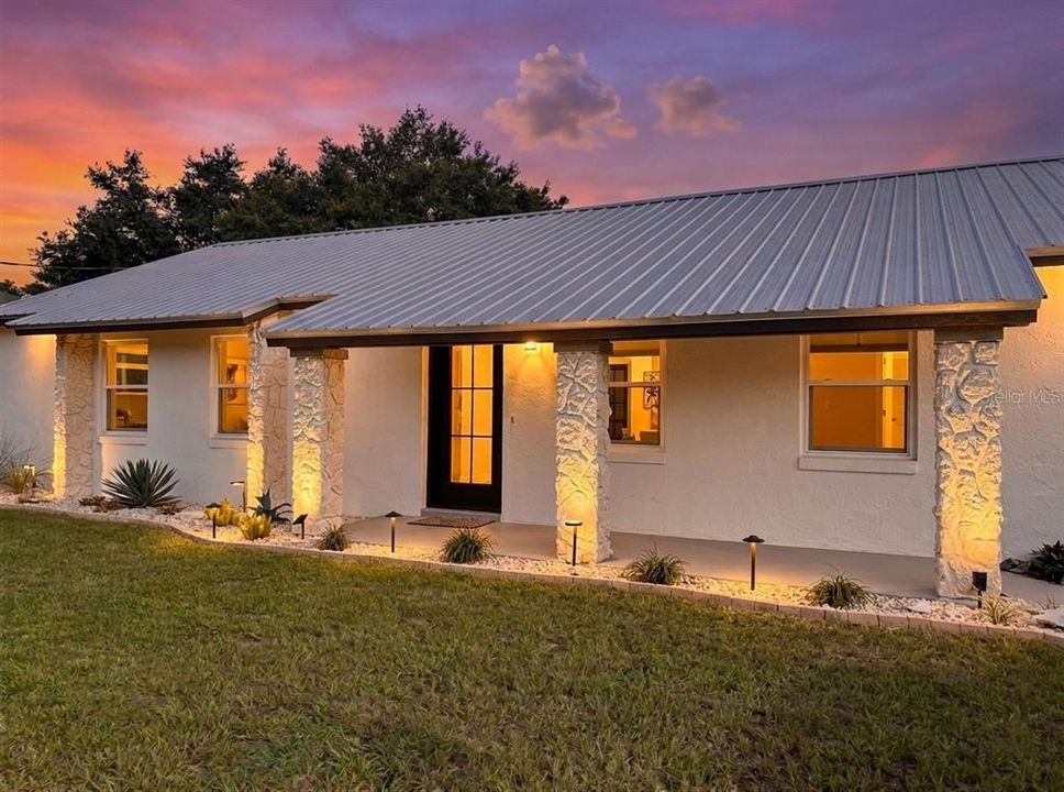For Sale: $299,900 (3 beds, 2 baths, 1344 Square Feet)