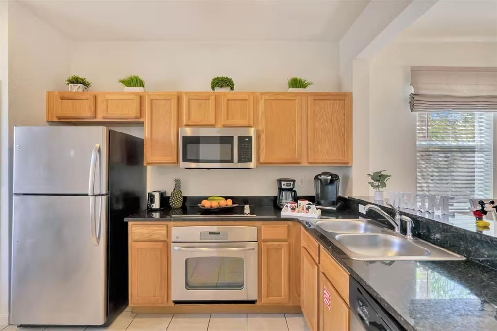 For Sale: $330,000 (4 beds, 3 baths, 1852 Square Feet)