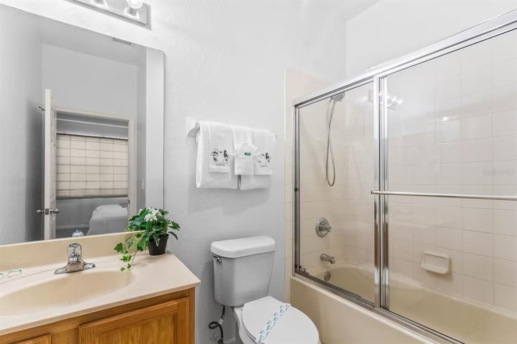For Sale: $330,000 (4 beds, 3 baths, 1852 Square Feet)