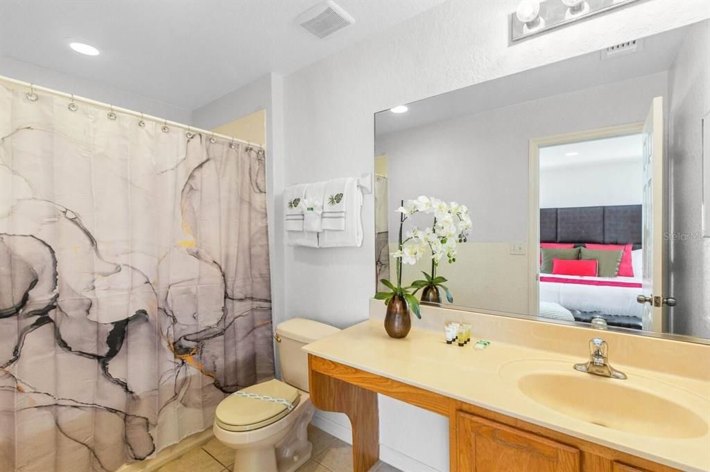 For Sale: $330,000 (4 beds, 3 baths, 1852 Square Feet)