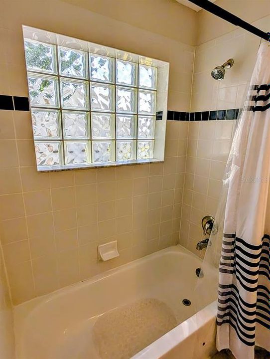 For Rent: $2,800 (4 beds, 2 baths, 1182 Square Feet)