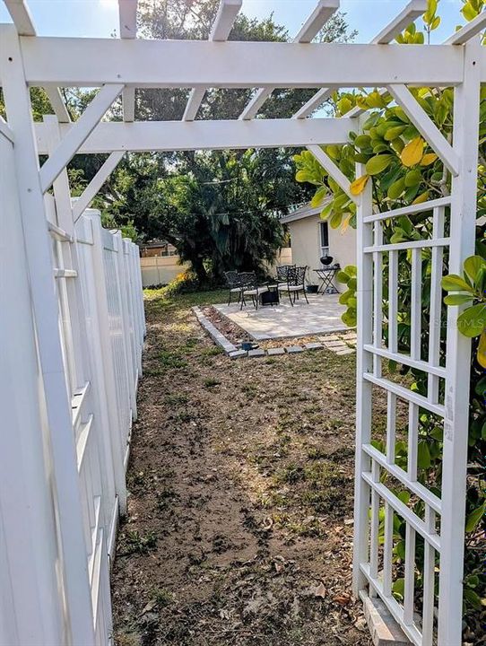 For Rent: $2,800 (4 beds, 2 baths, 1182 Square Feet)