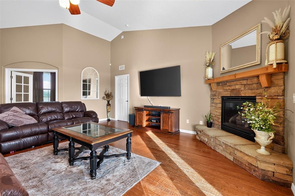 For Sale: $749,000 (4 beds, 2 baths, 2195 Square Feet)