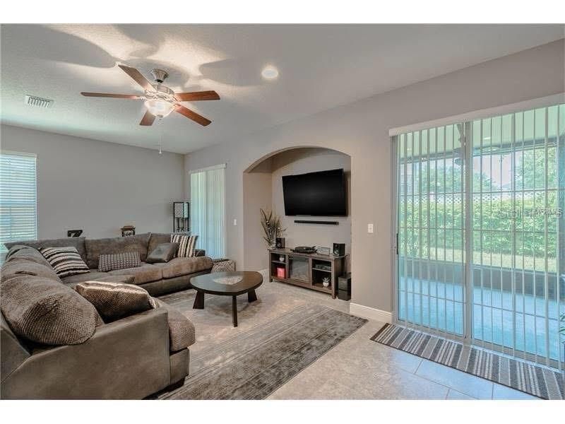 For Rent: $2,900 (3 beds, 2 baths, 1776 Square Feet)
