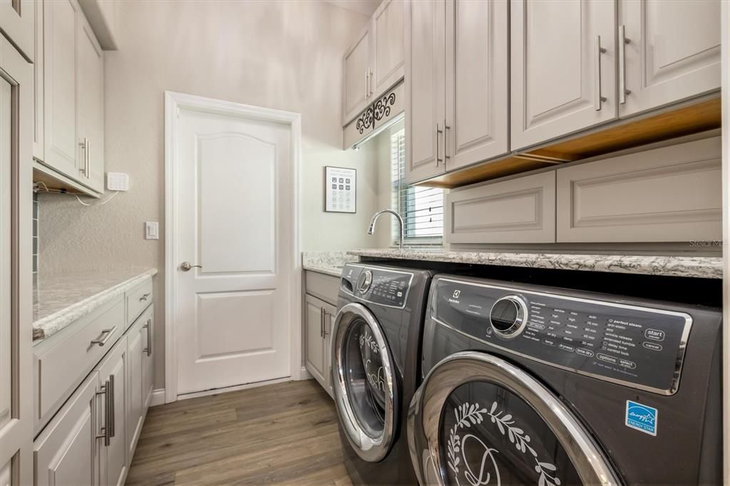 En Venta: $434,500 (3 camas, 2 baños, 1954 Pies cuadrados)