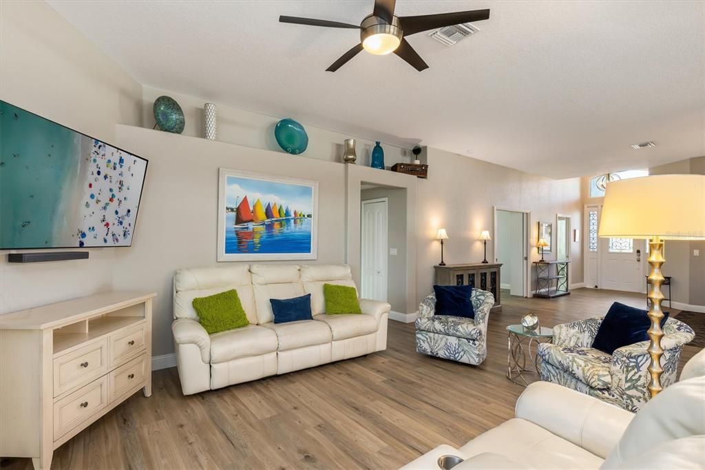 En Venta: $434,500 (3 camas, 2 baños, 1954 Pies cuadrados)