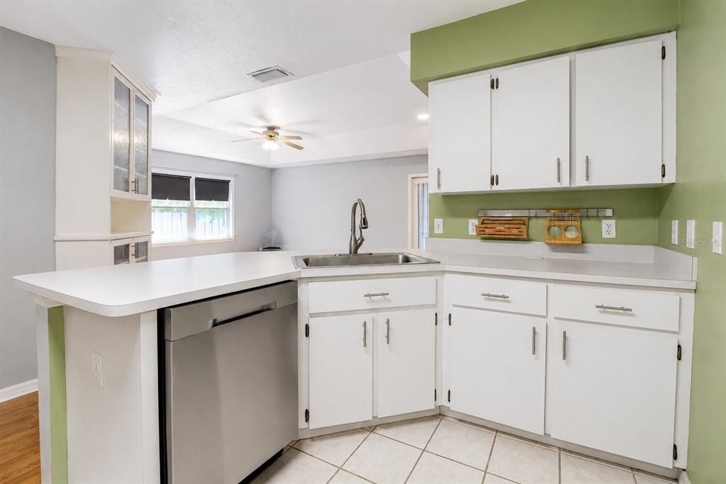 For Sale: $279,000 (2 beds, 2 baths, 1148 Square Feet)