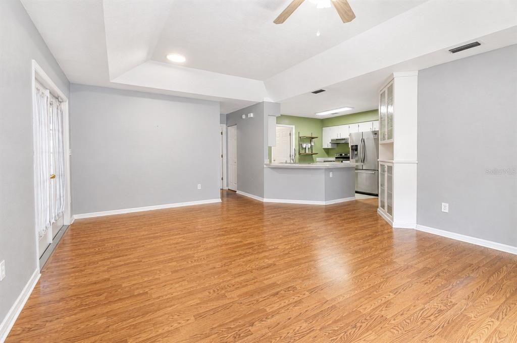 For Sale: $279,000 (2 beds, 2 baths, 1148 Square Feet)