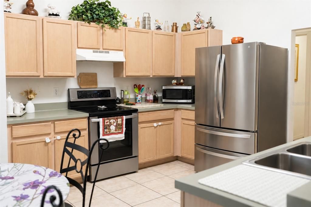 For Sale: $350,000 (3 beds, 2 baths, 1718 Square Feet)