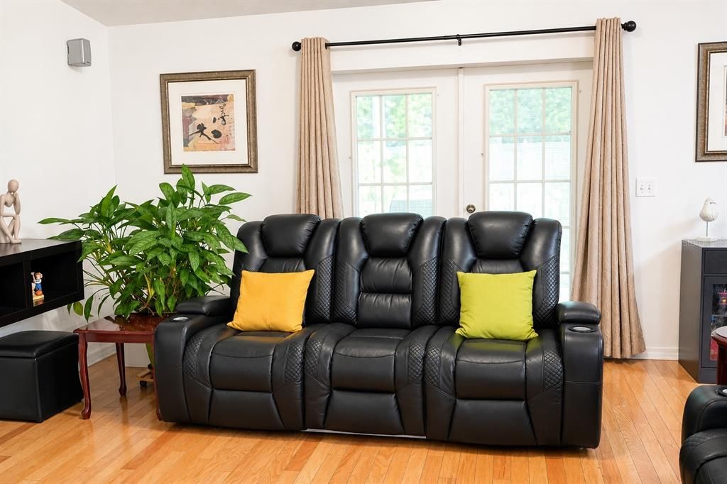 For Sale: $350,000 (3 beds, 2 baths, 1718 Square Feet)
