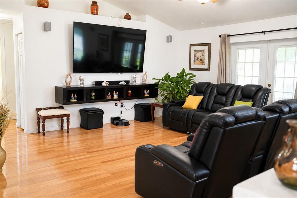 For Sale: $350,000 (3 beds, 2 baths, 1718 Square Feet)