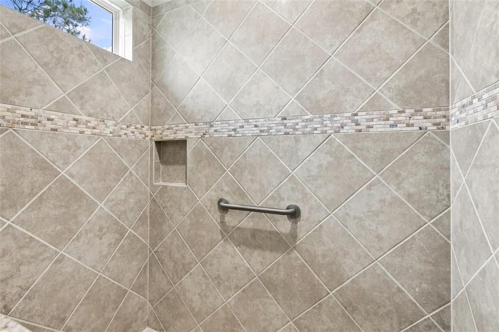 For Sale: $409,900 (4 beds, 2 baths, 1800 Square Feet)