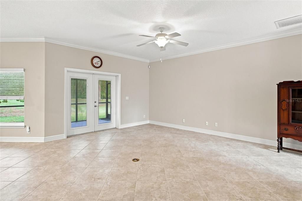 For Sale: $409,900 (4 beds, 2 baths, 1800 Square Feet)