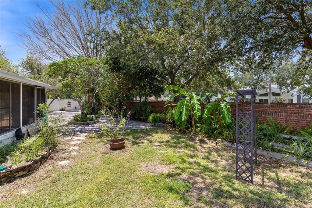 For Sale: $499,000 (4 beds, 2 baths, 2318 Square Feet)
