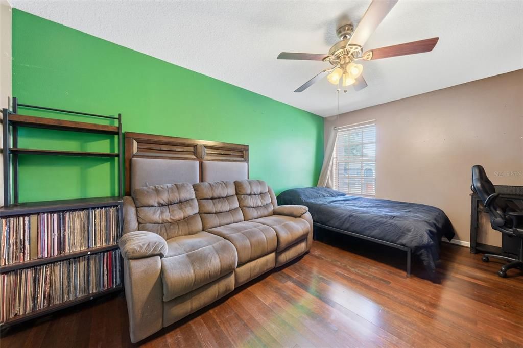 En Venta: $399,900 (4 camas, 2 baños, 2081 Pies cuadrados)