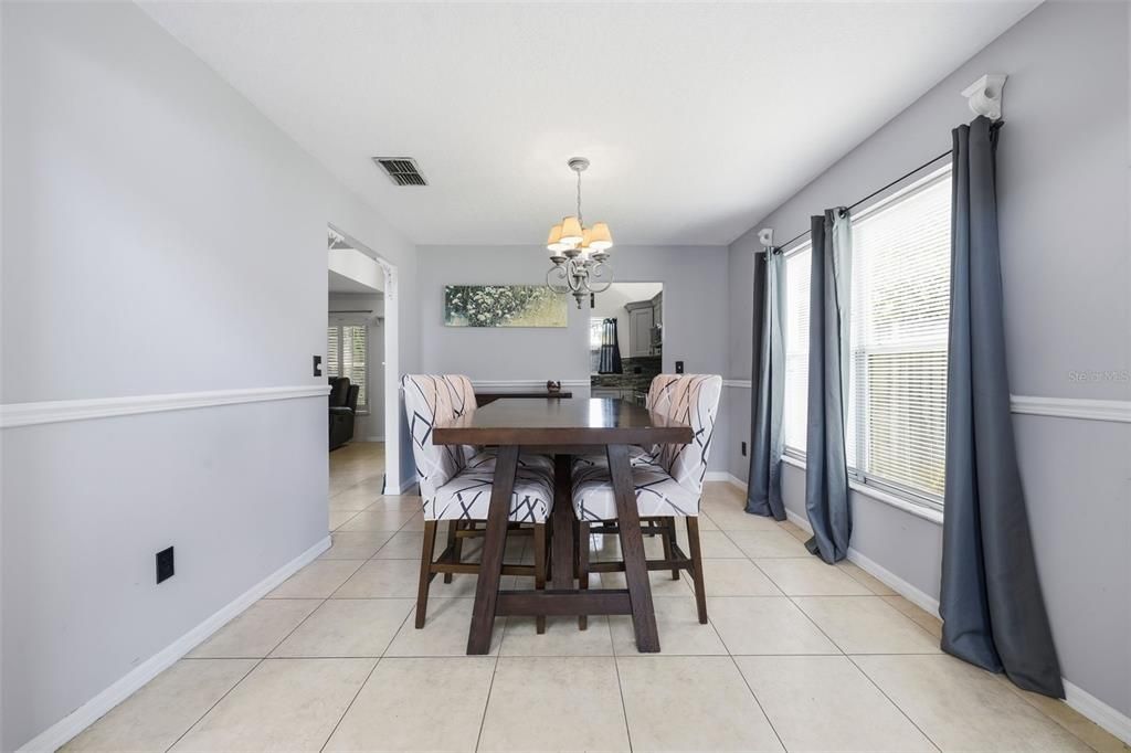 En Venta: $399,900 (4 camas, 2 baños, 2081 Pies cuadrados)