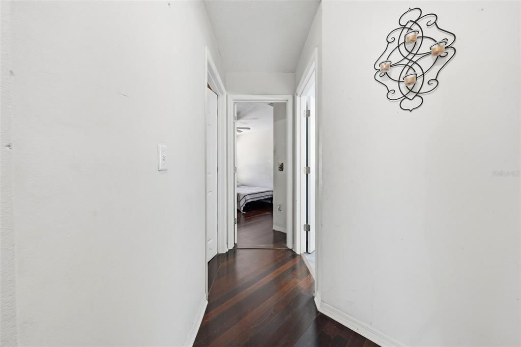 En Venta: $399,900 (4 camas, 2 baños, 2081 Pies cuadrados)