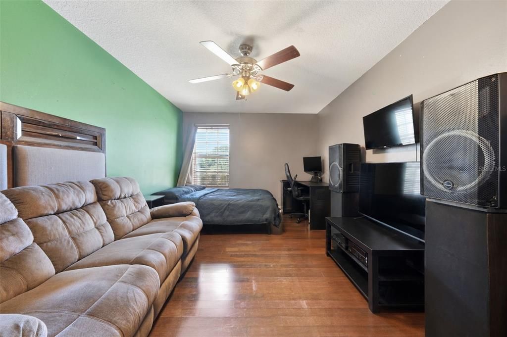 En Venta: $399,900 (4 camas, 2 baños, 2081 Pies cuadrados)